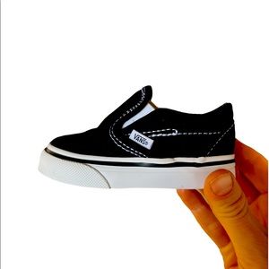VANS, NIB infant black and white slip ons